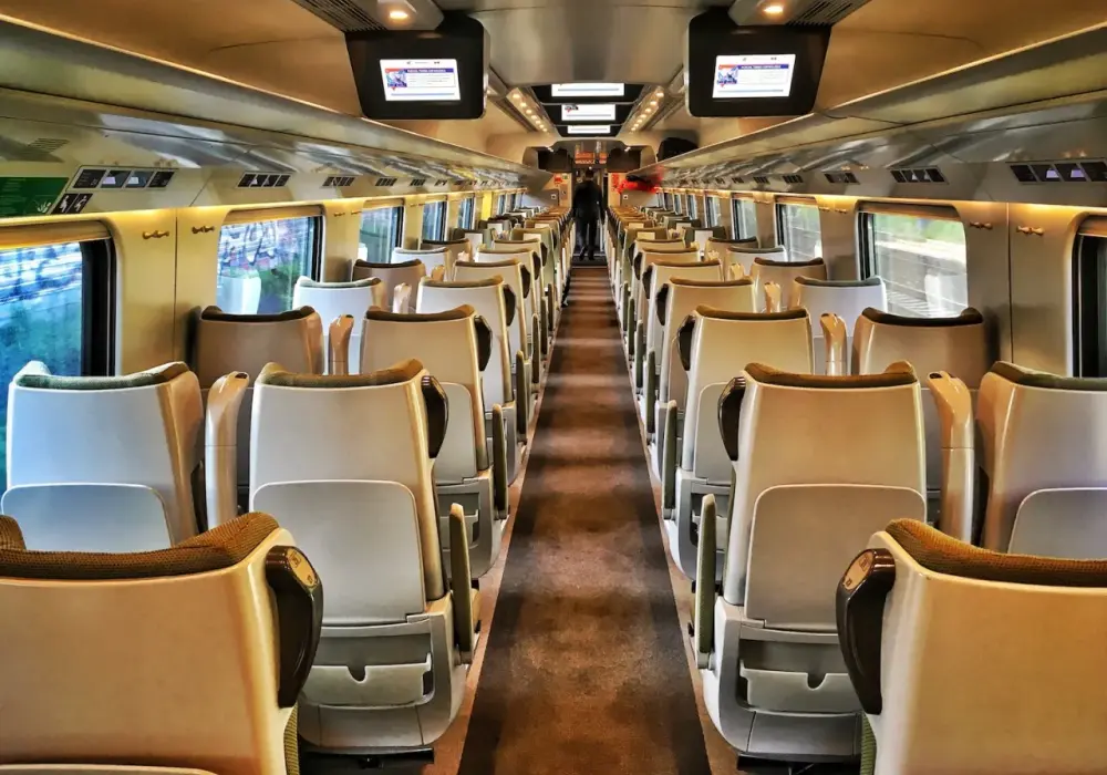 Jak wygląda pociąg intercity w środku? Zobacz, co cię czeka!
