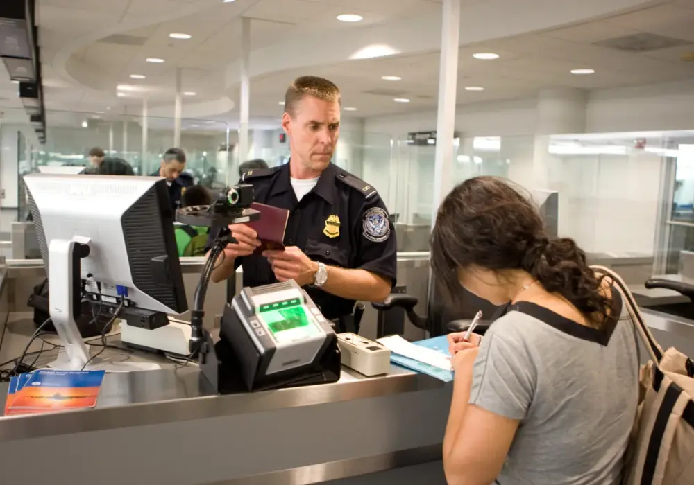 Jak wygląda odprawa na lotnisku w USA? Uniknij błędów i przygotuj się do podróży