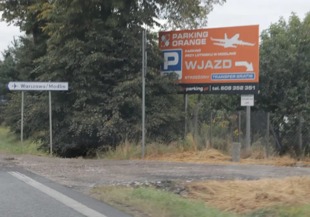 Ile kosztuje parking na lotnisku w Modlinie? Sprawdź najlepsze opcje