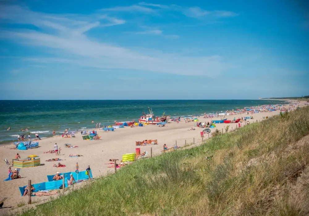 Gdzie leżą Dąbki nad morzem? Odkryj ich wyjątkową lokalizację