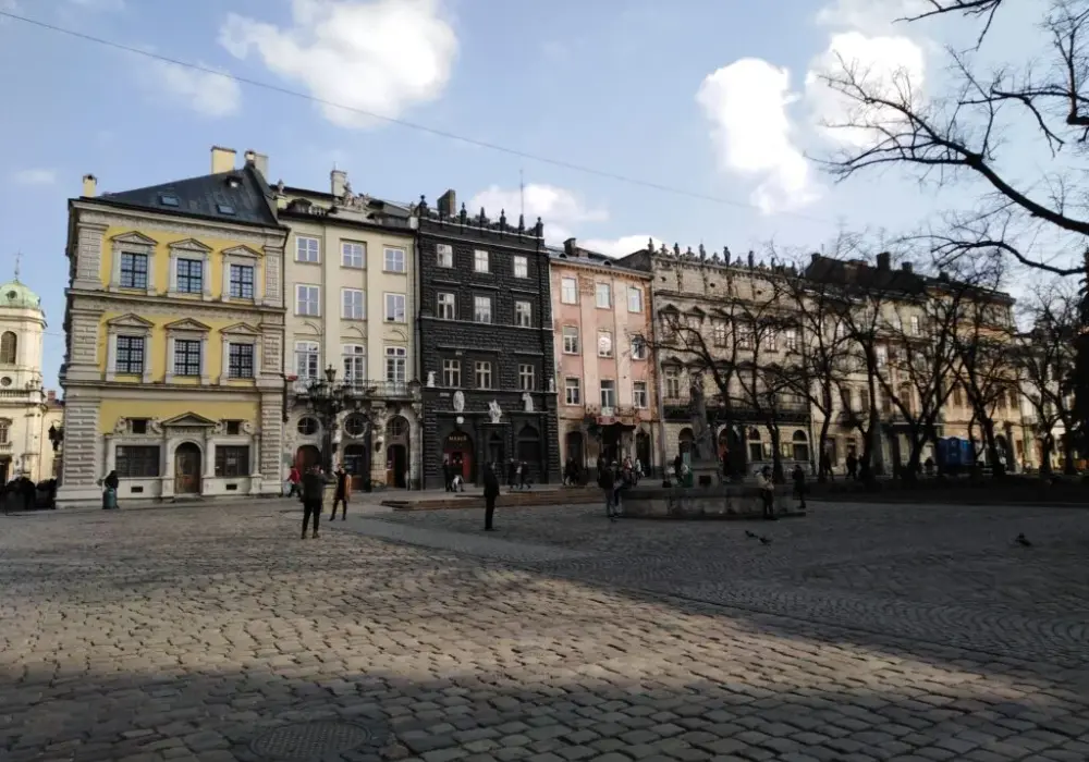 Jak szybko i tanio dojechać z lotniska Lwów do centrum miasta? Sprawdź opcje!