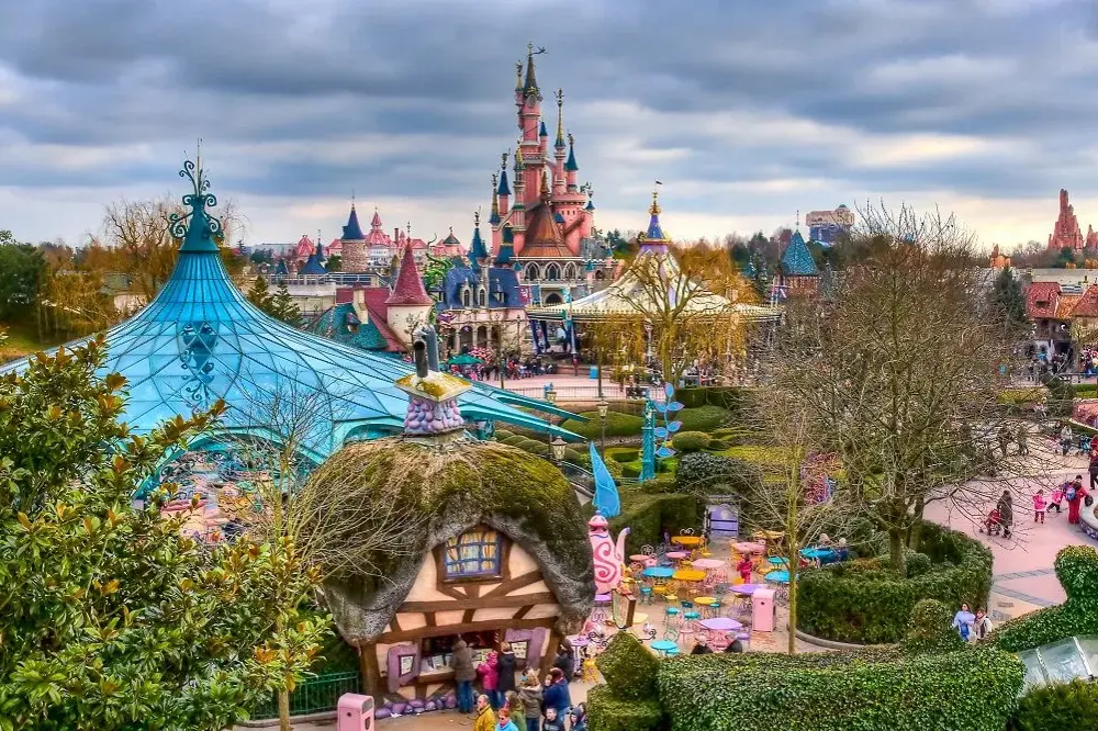 Ile kosztuje wejście do Disneylandu? Ceny biletów i zniżki, które musisz znać