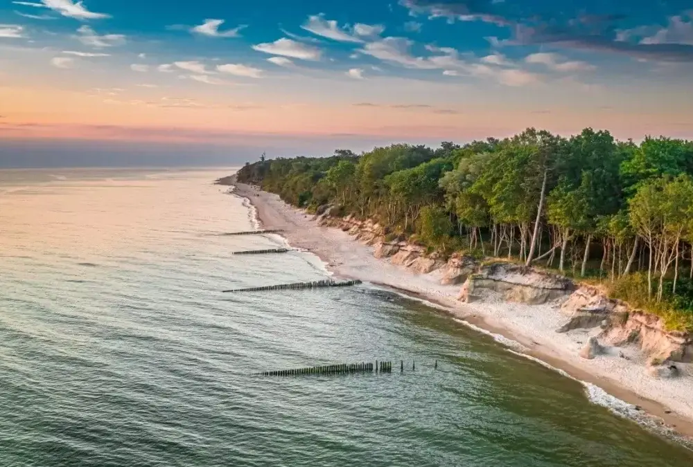 Ile kosztuje nocleg nad morzem? Ceny, które Cię zaskoczą!