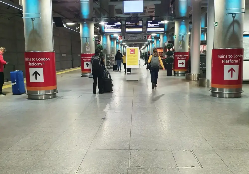 Jak szybko i tanio dojechać z lotniska Stansted do Londynu – najlepsze opcje transportu