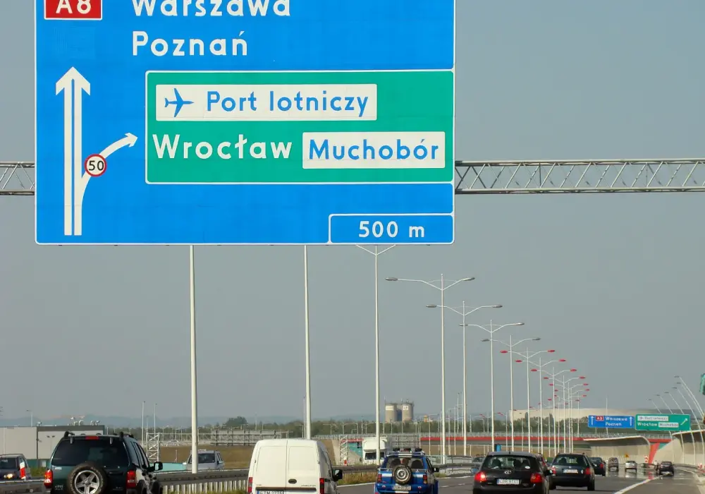 Jak dojechać do lotniska Wrocław? Sprawdź najlepsze opcje transportu