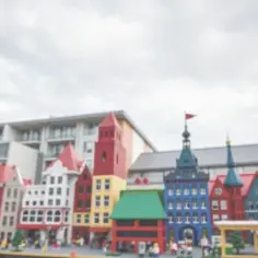 Legoland Dania czy Niemcy: Gdzie znajdziesz lepsze atrakcje i ceny?