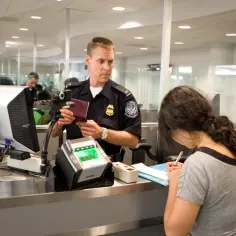 Jak wygląda odprawa na lotnisku w USA? Uniknij błędów i przygotuj się do podróży