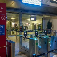 Ile trwa odprawa na lotnisku w Poznaniu? Uniknij opóźnień!