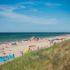 Gdzie leżą Dąbki nad morzem? Odkryj ich wyjątkową lokalizację