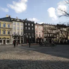 Jak szybko i tanio dojechać z lotniska Lwów do centrum miasta? Sprawdź opcje!