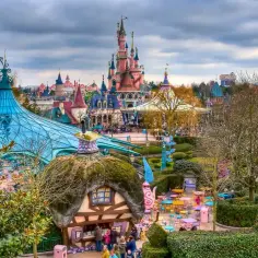 Ile kosztuje wejście do Disneylandu? Ceny biletów i zniżki, które musisz znać