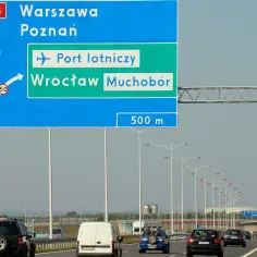 Jak dojechać do lotniska Wrocław? Sprawdź najlepsze opcje transportu