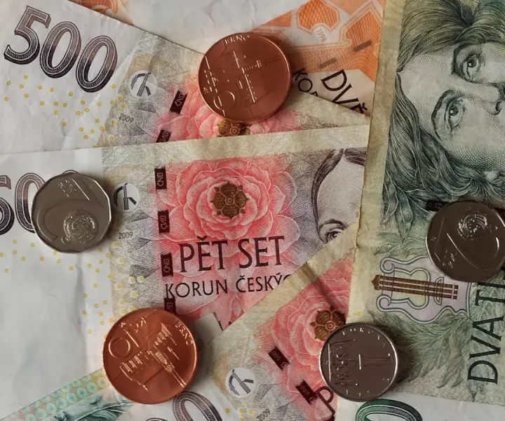 Jaka waluta w Czechach? Korona czeska (CZK) i praktyczne porady dla podróżujących