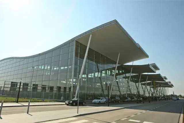 Zdjęcie Ile kosztuje taksówka we Wrocławiu z dworca na lotnisko? Sprawdź ceny!