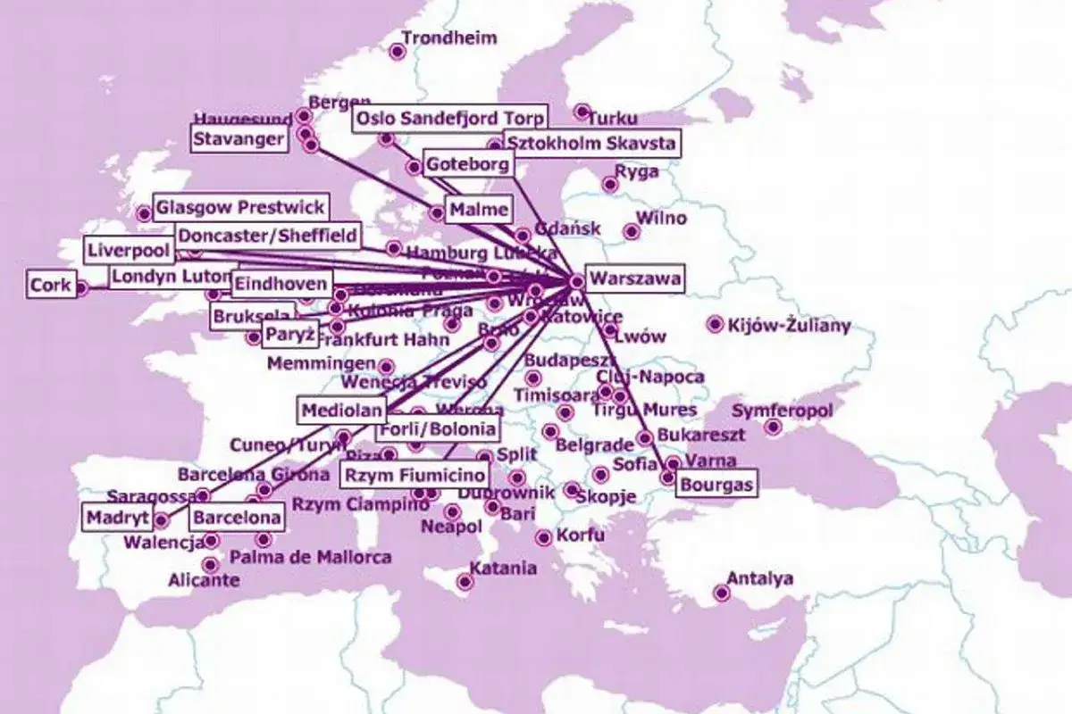 Mapa lotnicza z trasami do Włoch, pokazująca tanie bilety do Wenecji, Mediolanu i Rzymu z różnych europejskich miast.