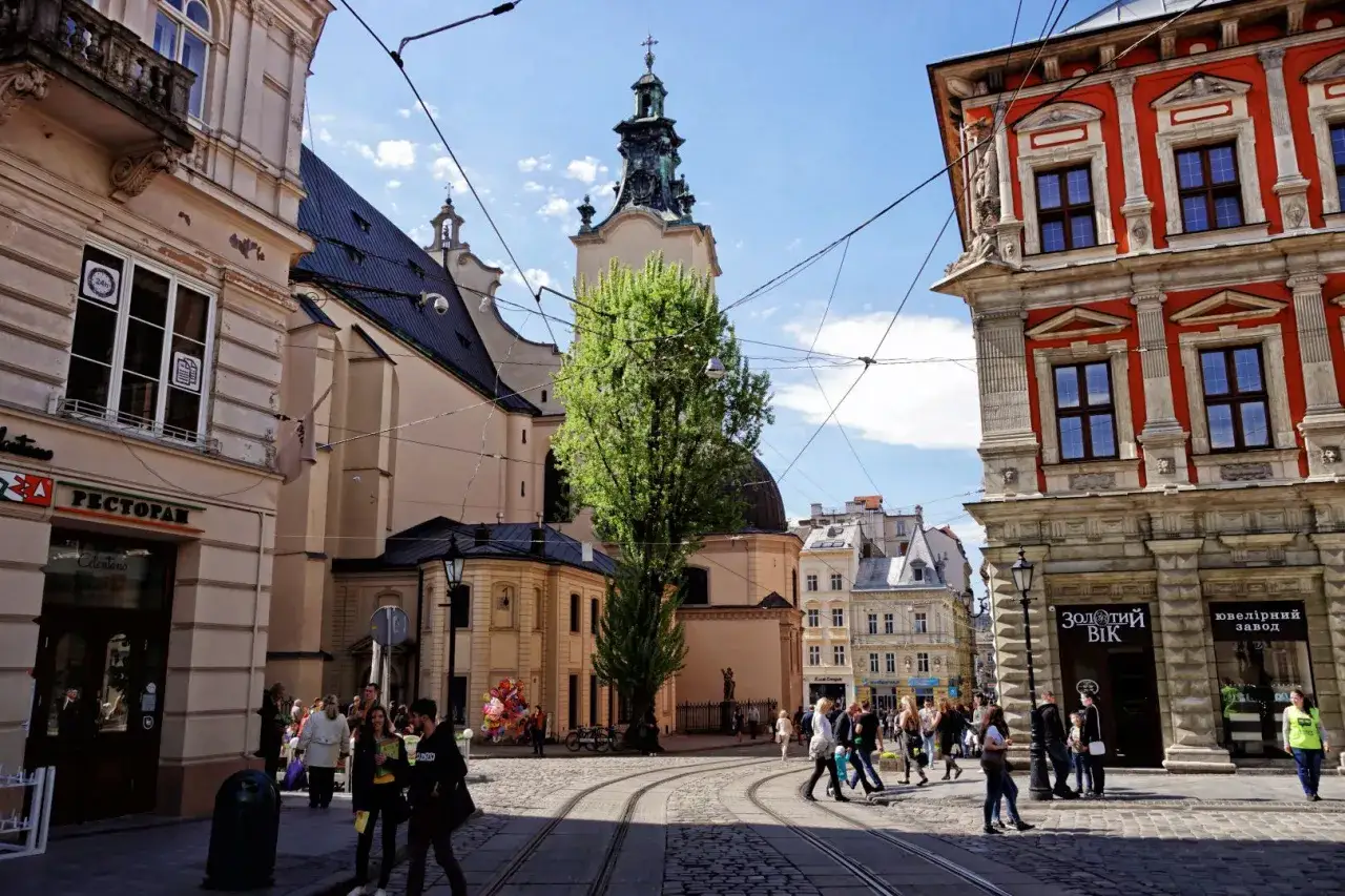 Zdjęcie Jak szybko i tanio dojechać z lotniska Lwów do centrum miasta? Sprawdź opcje!