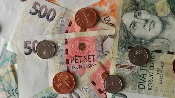 Jaka waluta w Czechach? Korona czeska (CZK) i praktyczne porady dla podróżujących