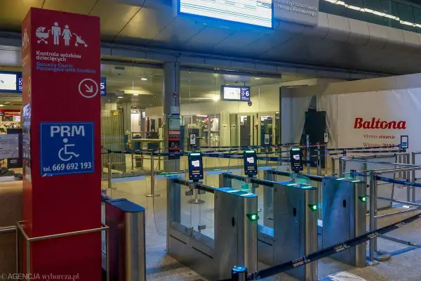 Ile trwa odprawa na lotnisku w Poznaniu? Uniknij opóźnień!