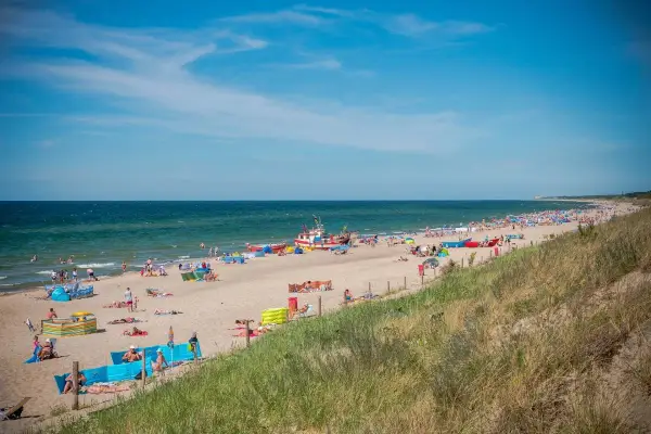 Gdzie leżą Dąbki nad morzem? Odkryj ich wyjątkową lokalizację