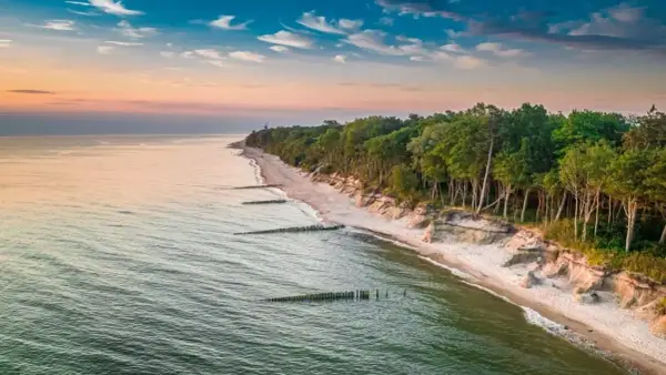 Ile kosztuje nocleg nad morzem? Ceny, które Cię zaskoczą!
