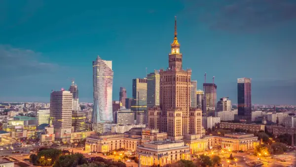 Czy Warszawa jest bezpieczna? Fakty, statystyki i porady dla turystów i mieszkańców