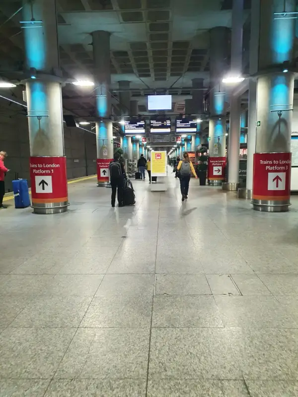 Jak szybko i tanio dojechać z lotniska Stansted do Londynu – najlepsze opcje transportu